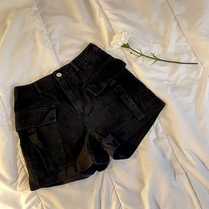 Black shorts! Good quality, kinda soft jeans fabrics. 😊